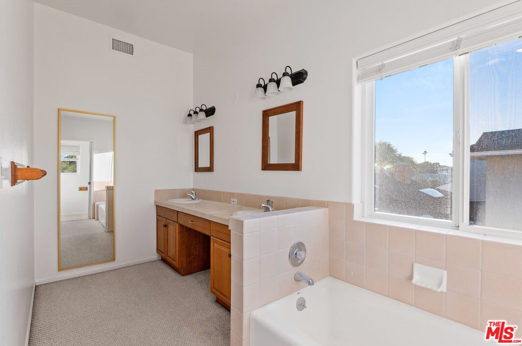 6383 Nancy St, Los Angeles CA  90045-1235 exterior