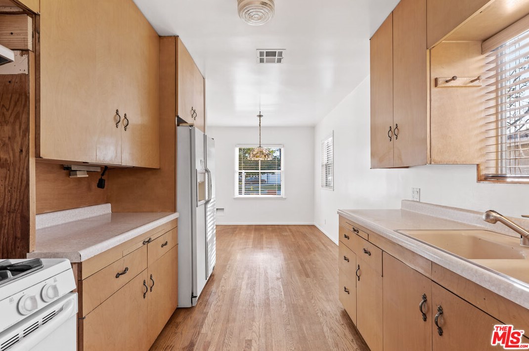 6383 Nancy St, Los Angeles CA  90045-1235 exterior