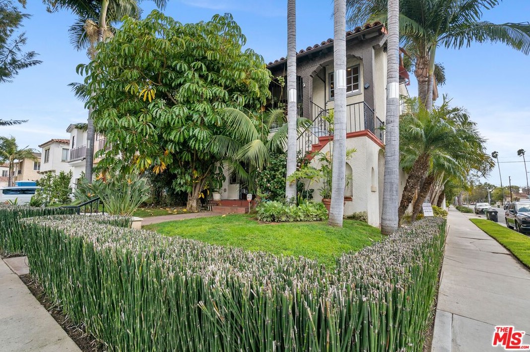 8280 4th St, Los Angeles, CA 90048-4402