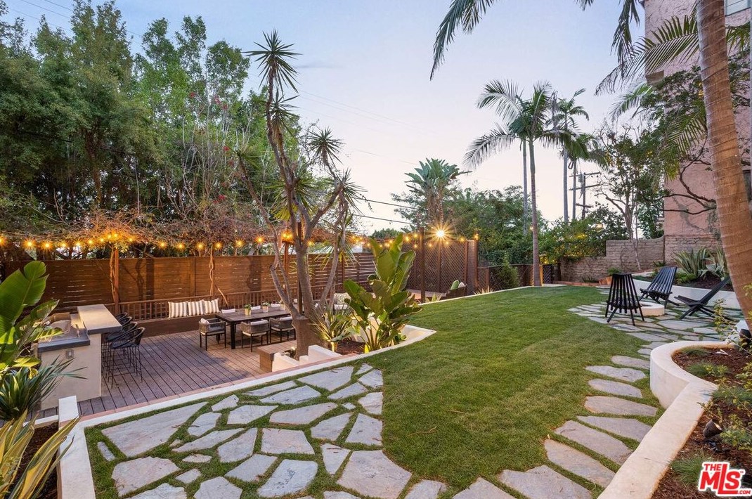 1982 Normandie Ave, Los Angeles CA  90007-1144 exterior