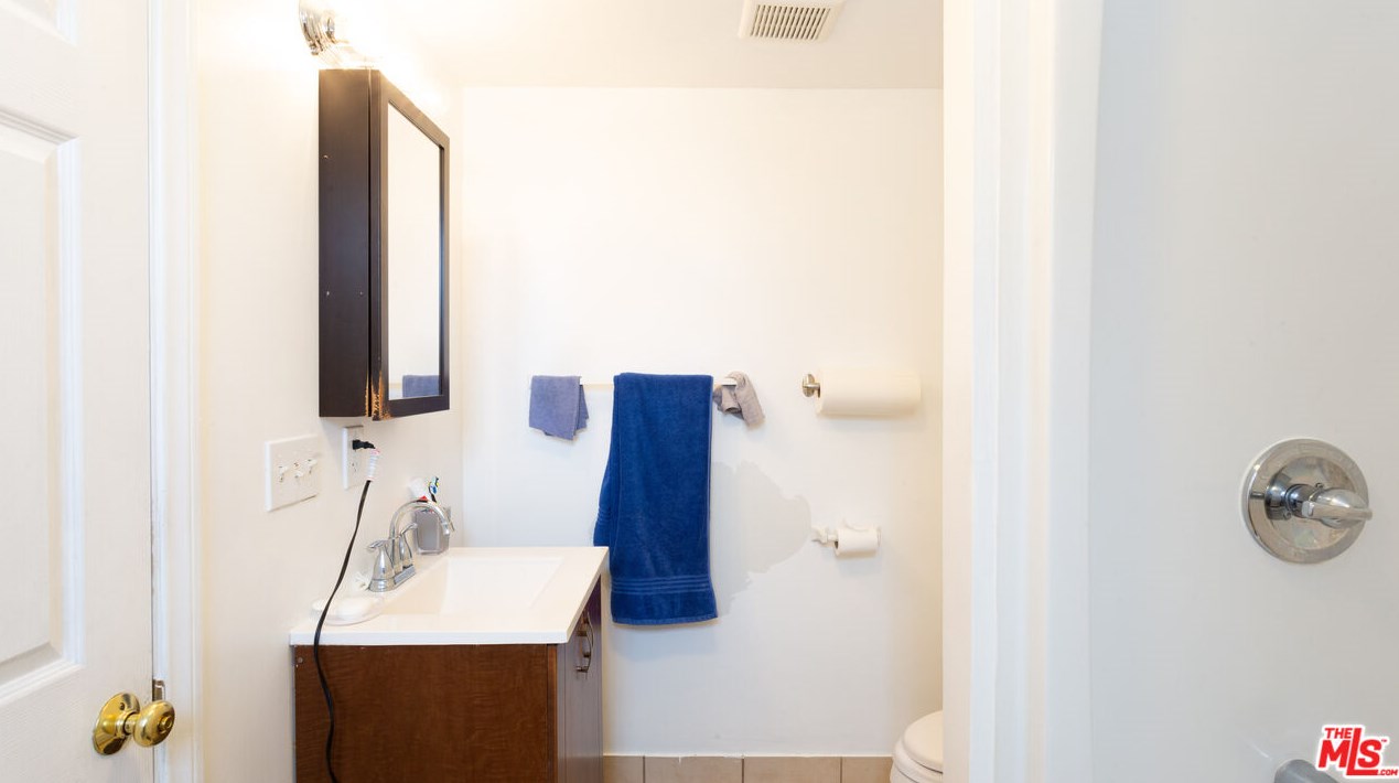 2056 94th St, Los Angeles CA  90047-3709 exterior