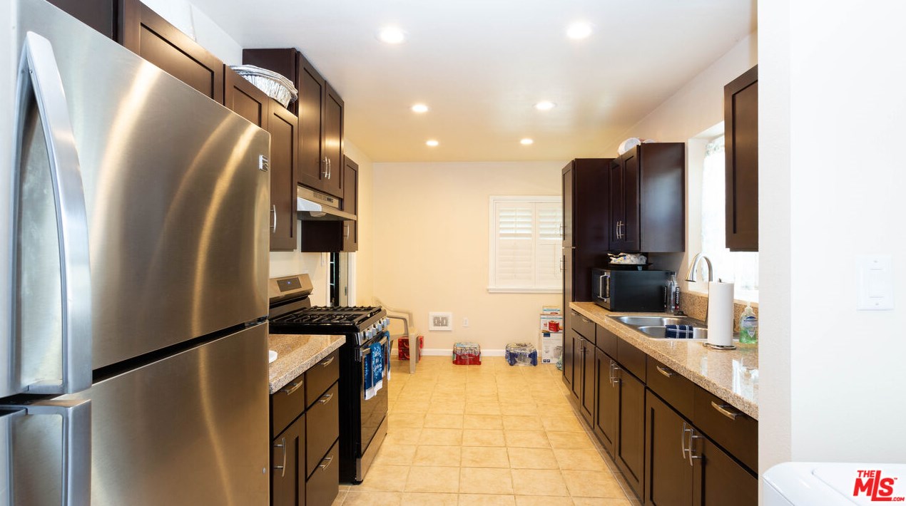 2056 94th St, Los Angeles CA  90047-3709 exterior