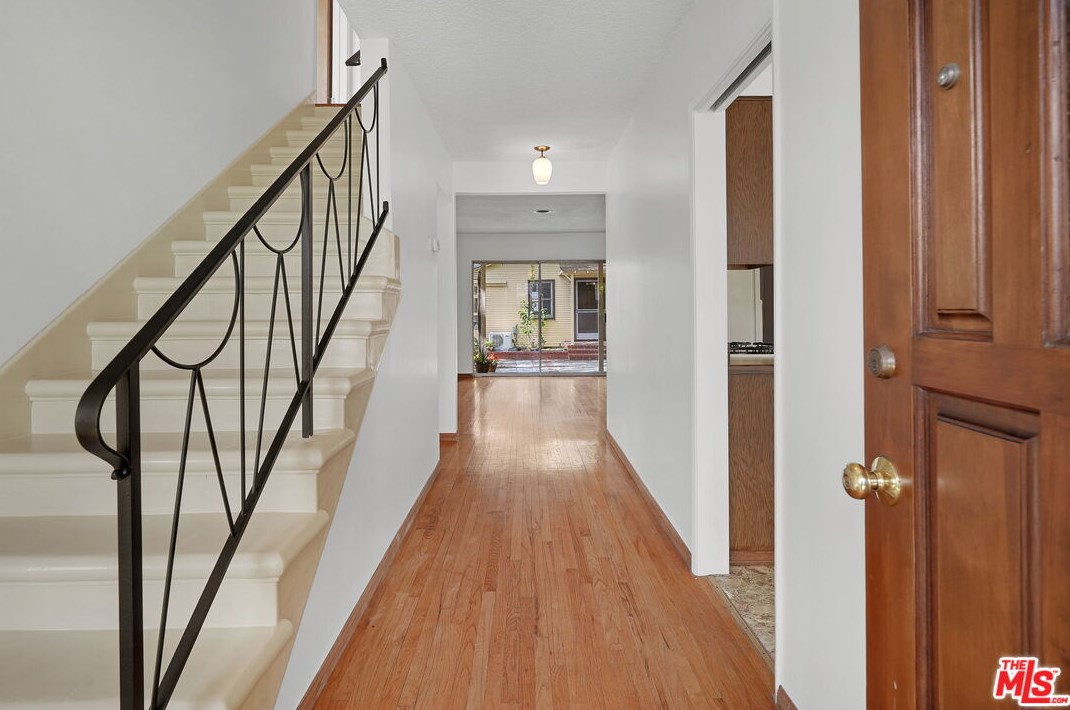 1543 Saltair Ave, Los Angeles, CA 90025-2601