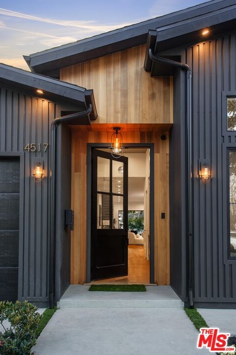 4517 Stansbury Ave, Van Nuys, CA 91423