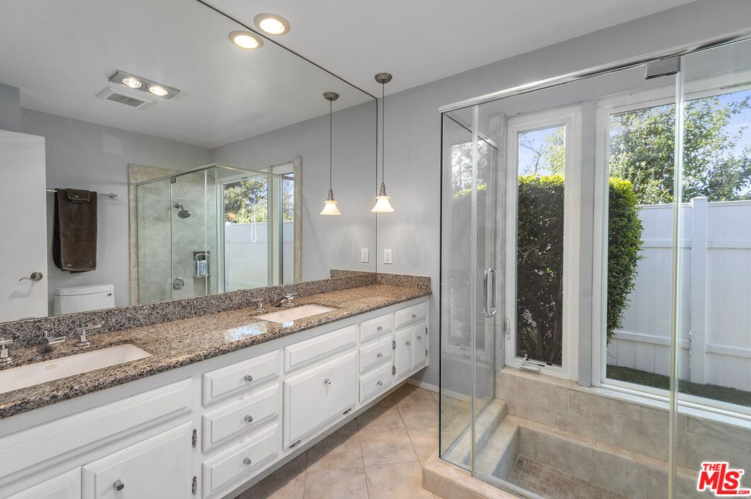 13740 Bayliss Rd, Los Angeles CA  90049-1215 exterior