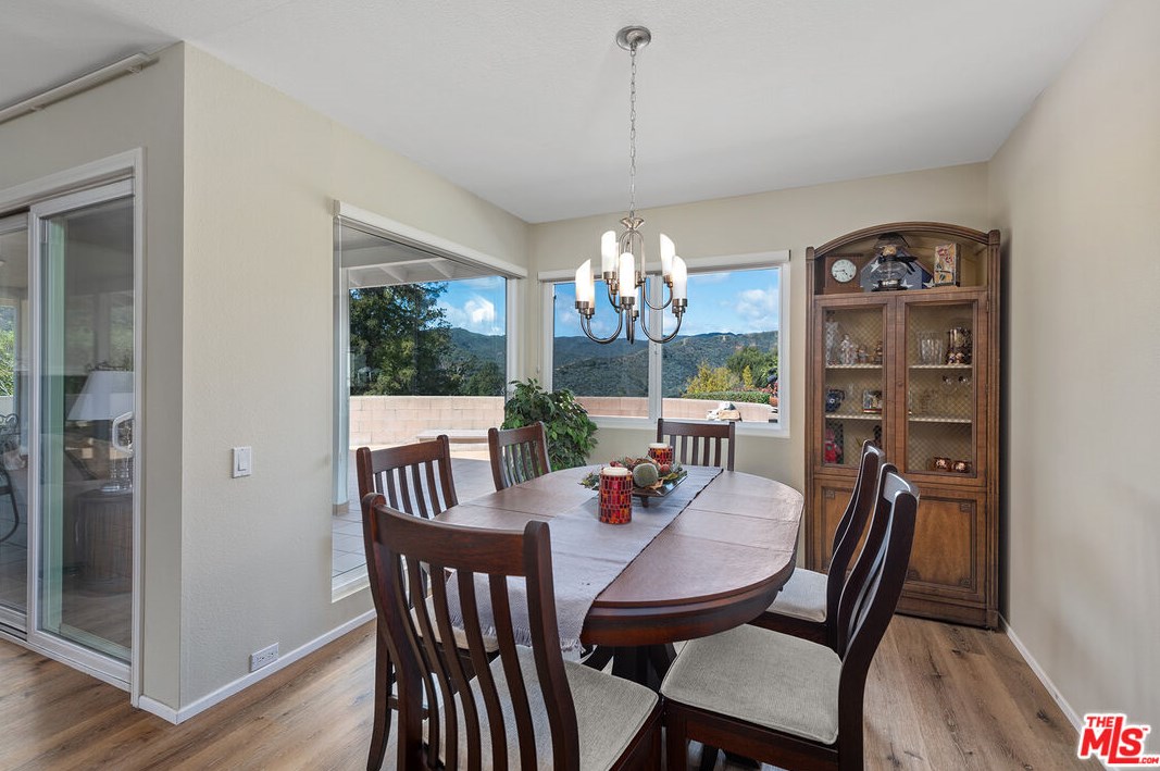 13740 Bayliss Rd, Los Angeles CA  90049-1215 exterior