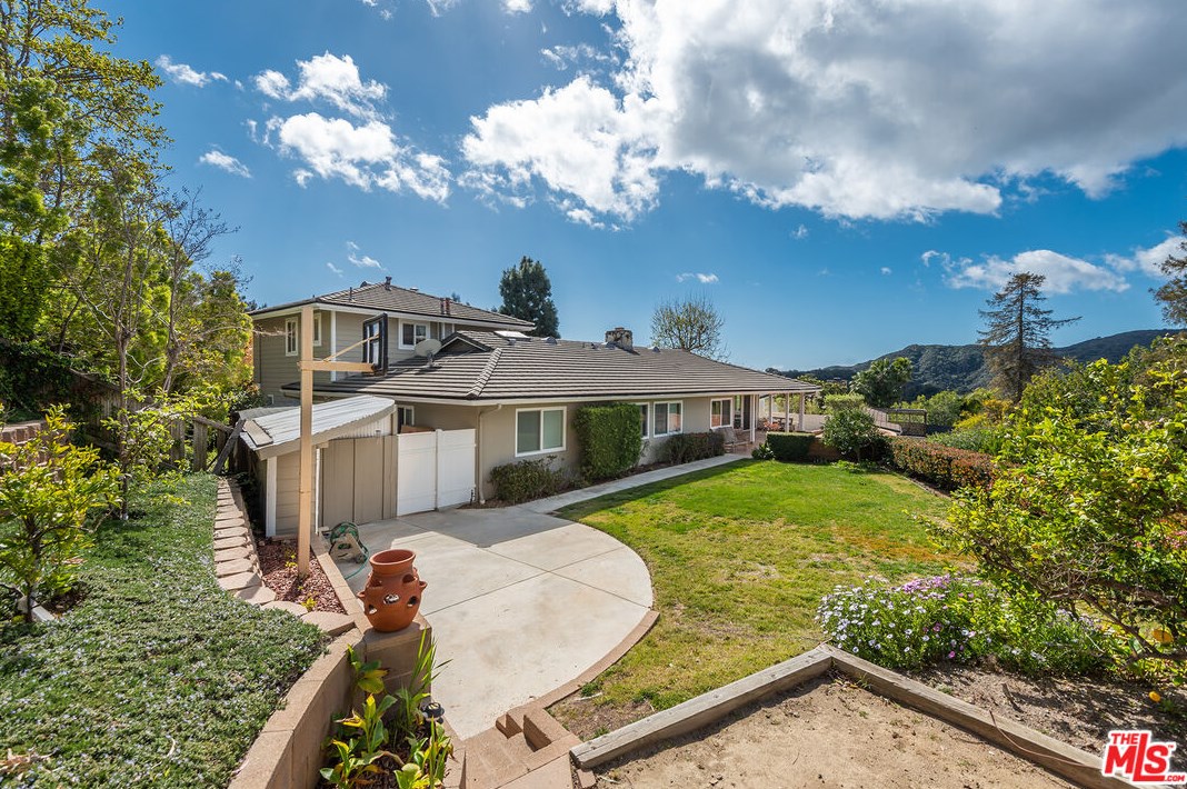 13740 Bayliss Rd, Los Angeles CA  90049-1215 exterior