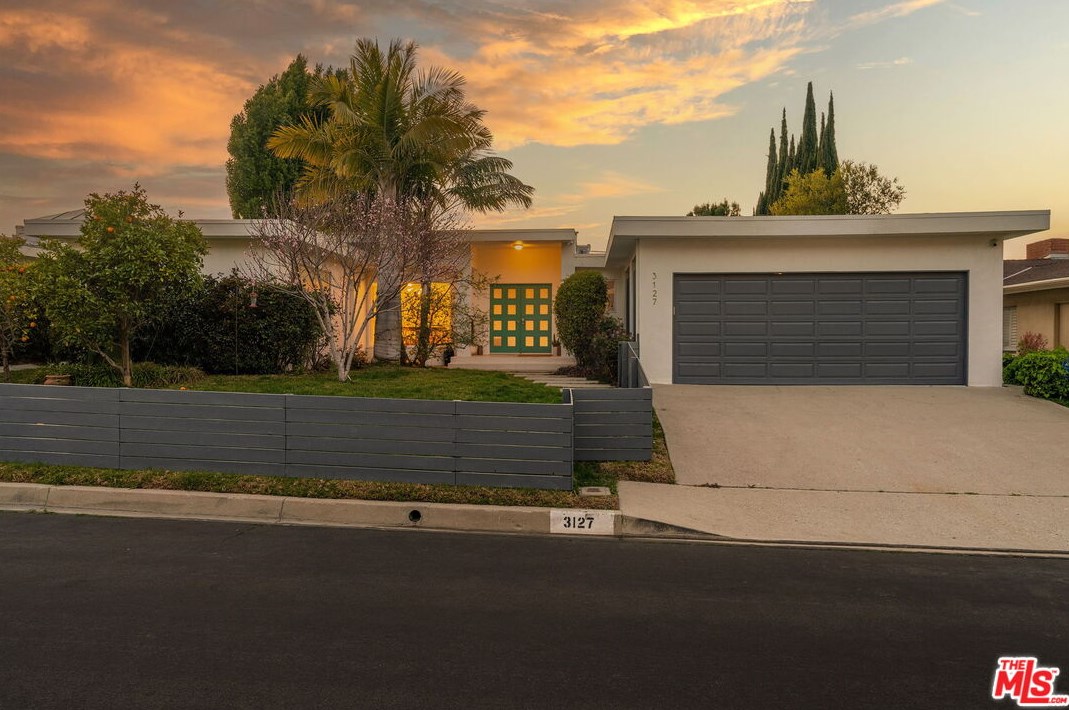 3127 Dona Marta Dr, North Hollywood CA  91604-4327 exterior