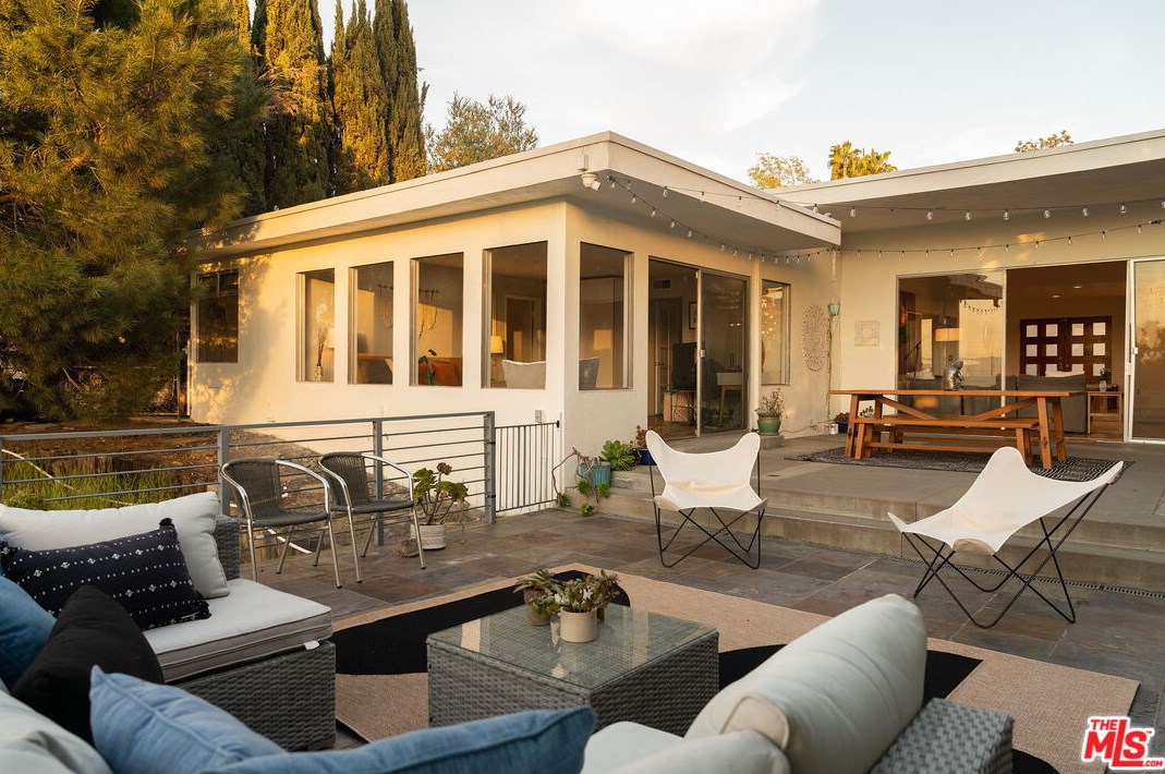 3127 Dona Marta Dr, North Hollywood CA  91604-4327 exterior