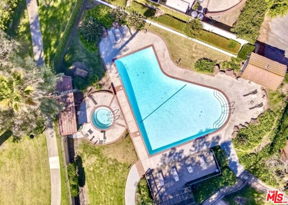 31552 Agoura Rd, Thousand Oaks CA  91361-4431 exterior