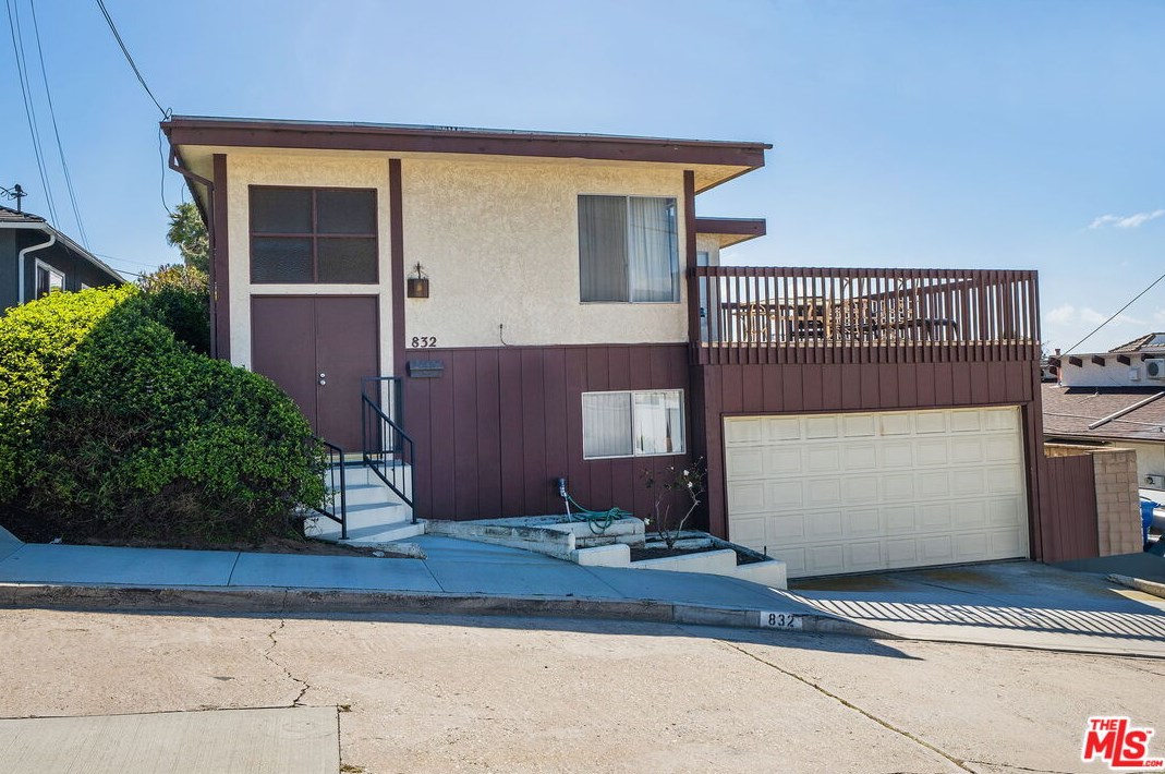 832 16th St, Hermosa Beach, CA 90254-3231