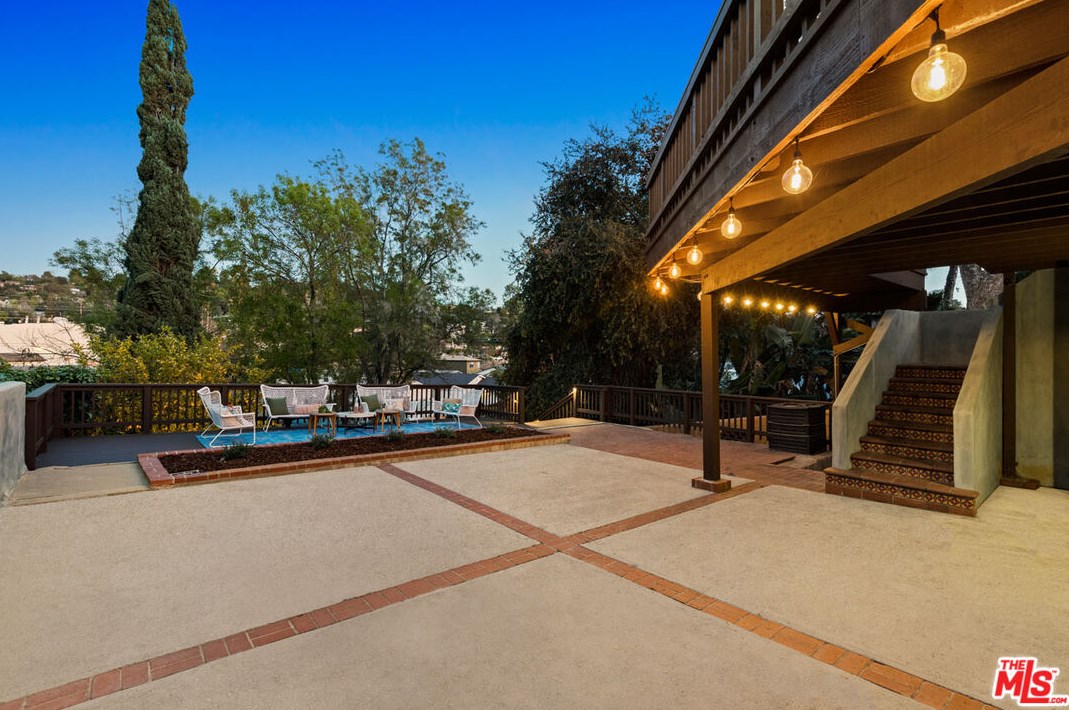 4922 Glacier Dr, Los Angeles, CA 90041-2404
