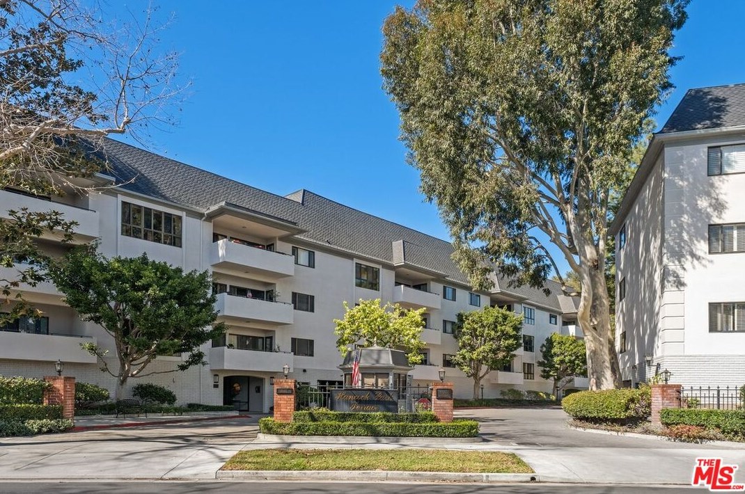 641 Wilcox Ave, Los Angeles CA  90004-1129 exterior