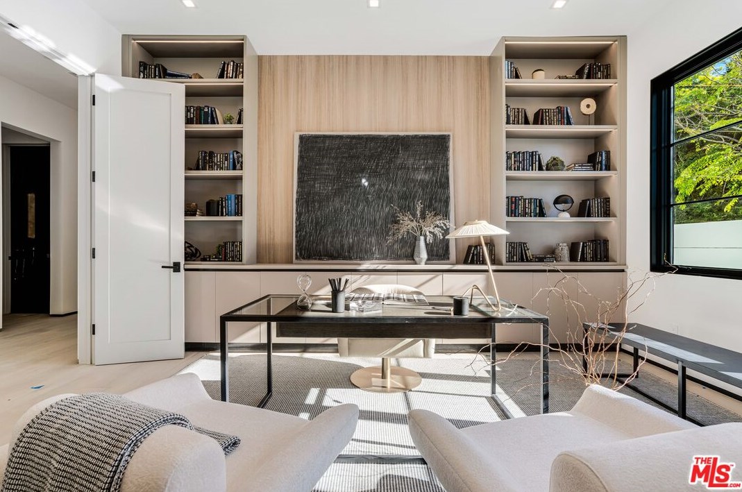 11548 Thurston Cir, Los Angeles CA  90049-2427 exterior