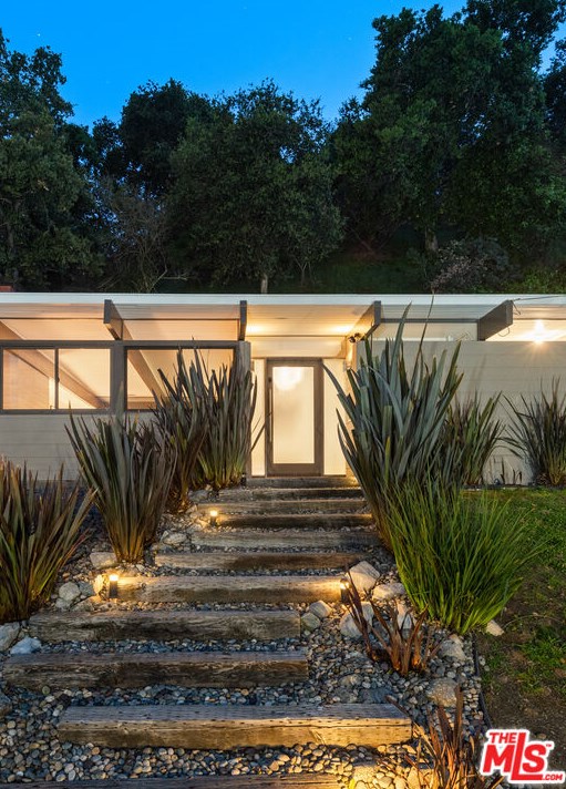 2430 Bywood Dr, Glendale, CA 91206
