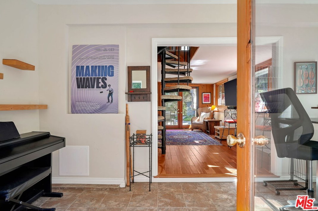 646 Castle Top Trail, Topanga, CA 90290