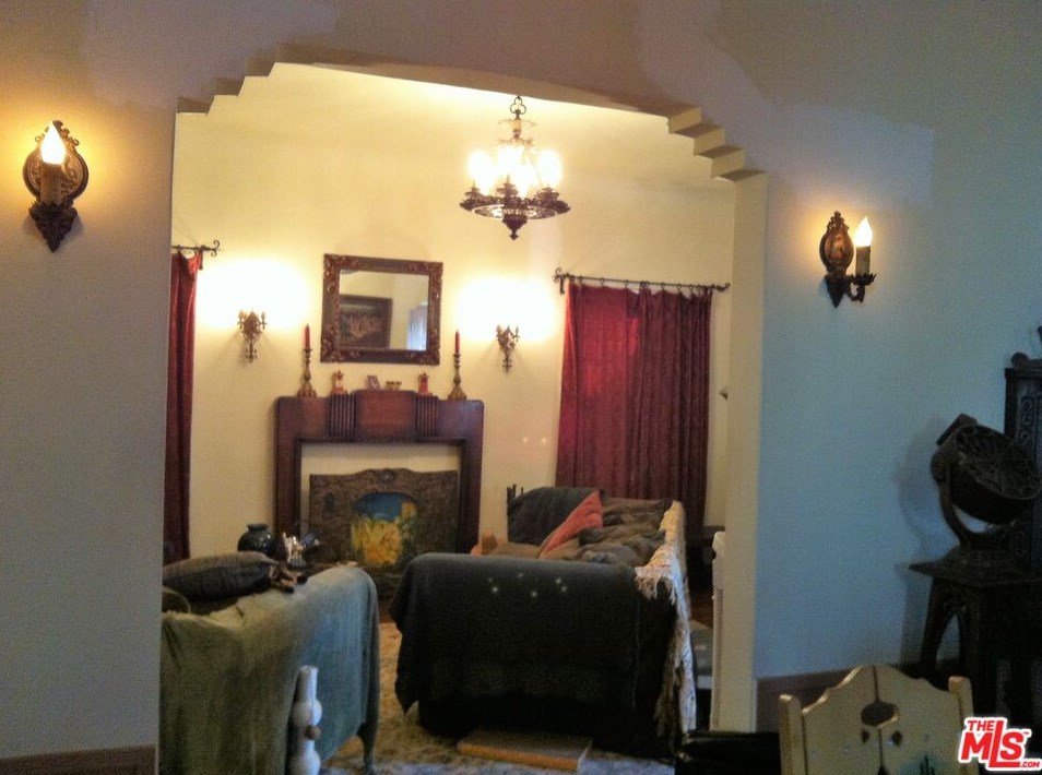 1952 Garth Ave, Los Angeles, CA 90034-1506