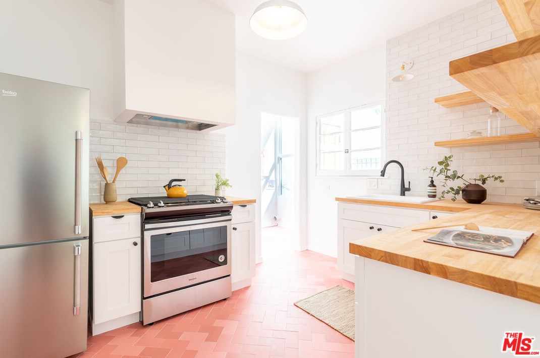 928 Orange Grove Ave, Los Angeles CA  90036-4457 exterior