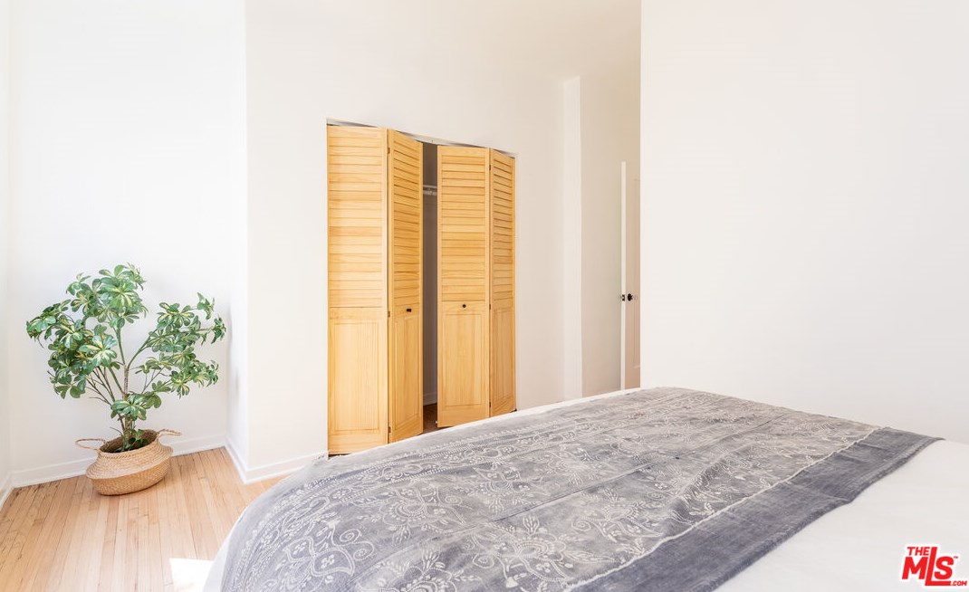 928 Orange Grove Ave, Los Angeles CA  90036-4457 exterior