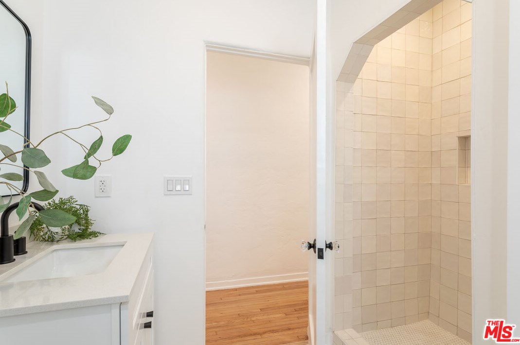 928 Orange Grove Ave, Los Angeles CA  90036-4457 exterior