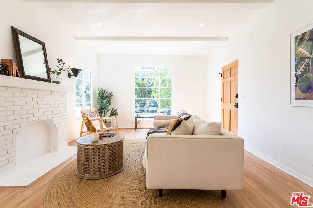 928 Orange Grove Ave, Los Angeles CA  90036-4457 exterior