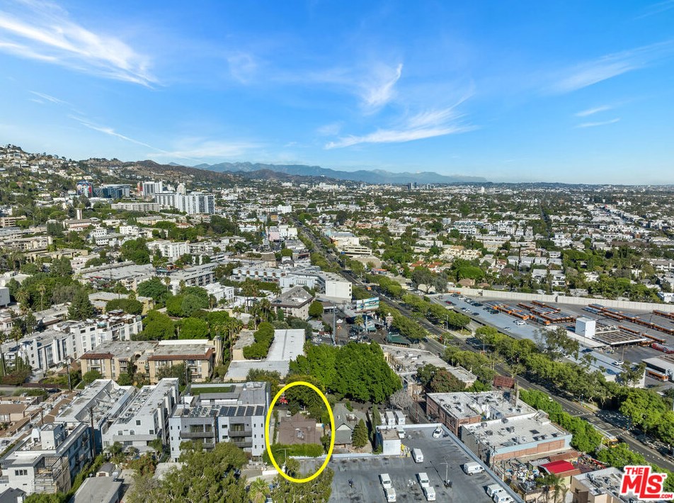 825 Larrabee St, Los Angeles CA  90069-4503 exterior