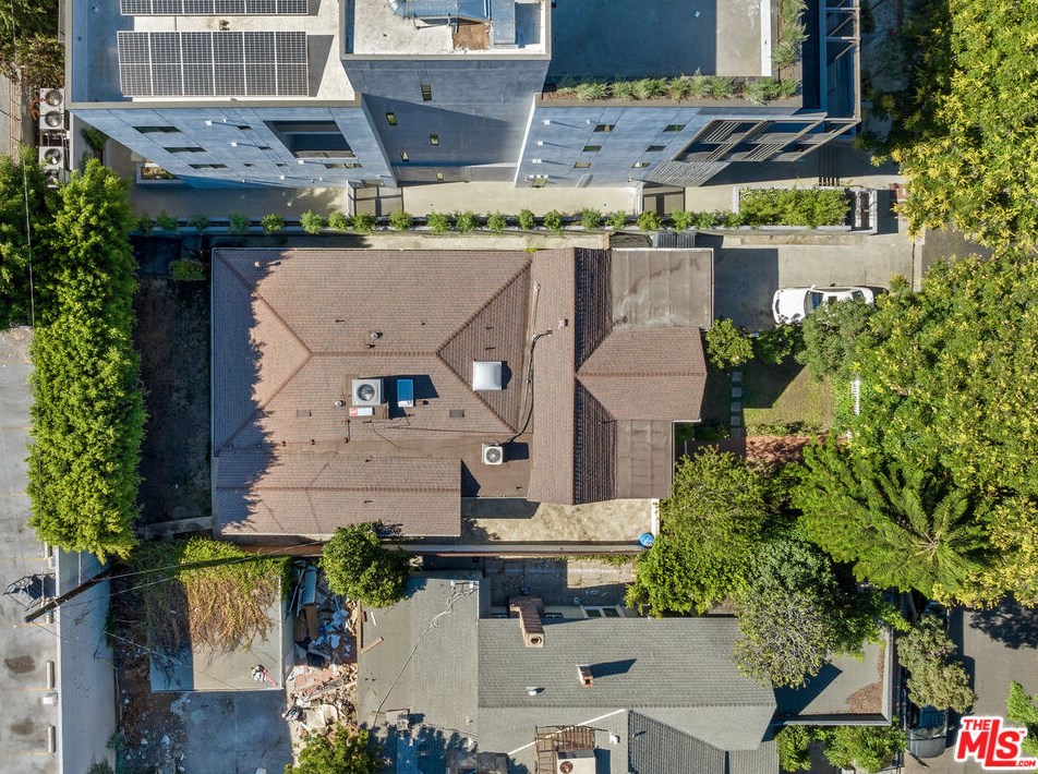 825 Larrabee St, Los Angeles CA  90069-4503 exterior