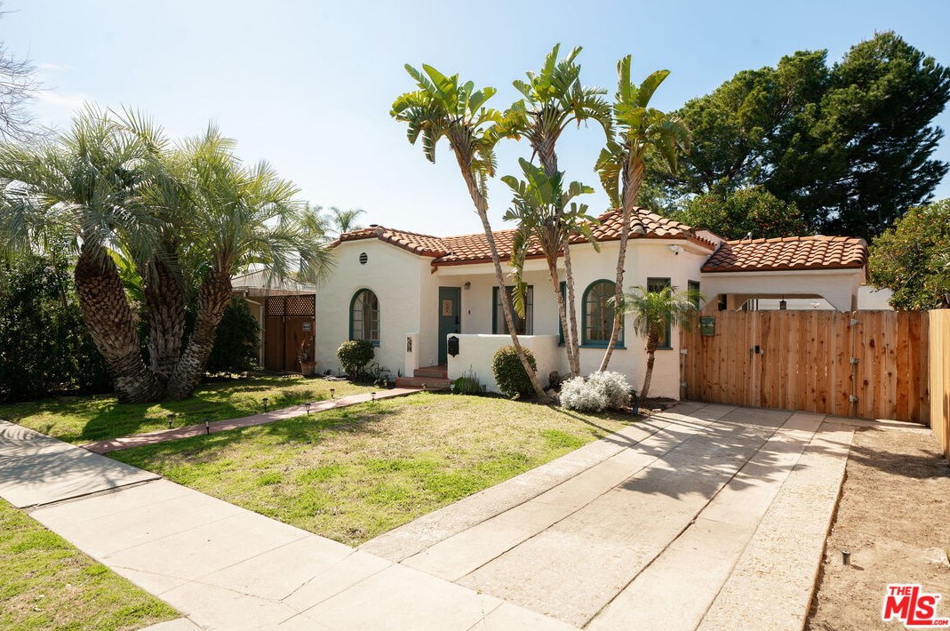 5929 N Troost Ave, North Hollywood, CA 91601