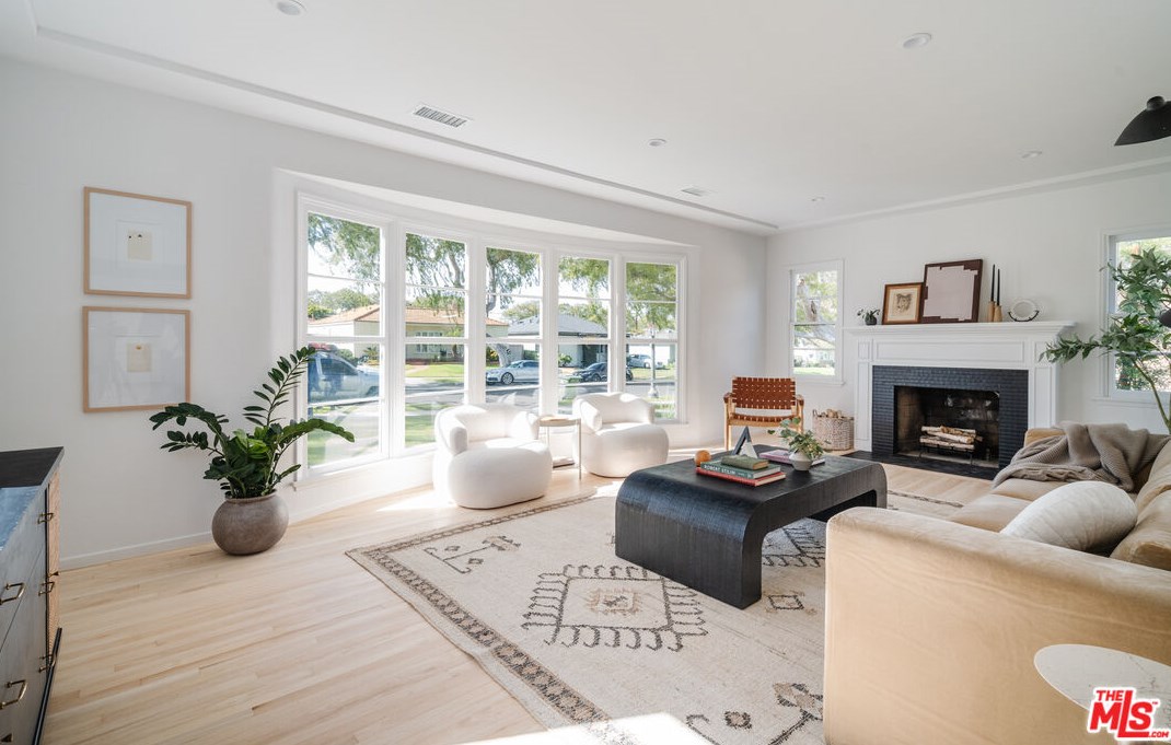 3510 Alsace Ave, Los Angeles CA  90016-5212 exterior