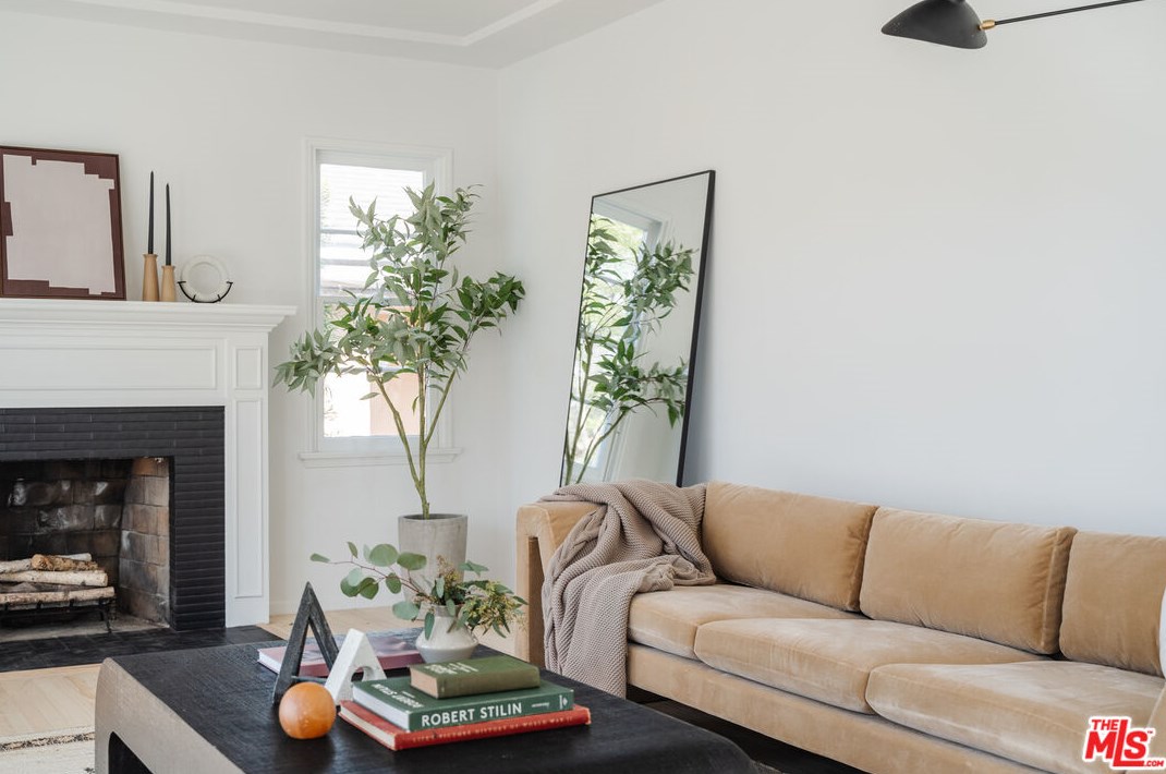 3510 Alsace Ave, Los Angeles CA  90016-5212 exterior