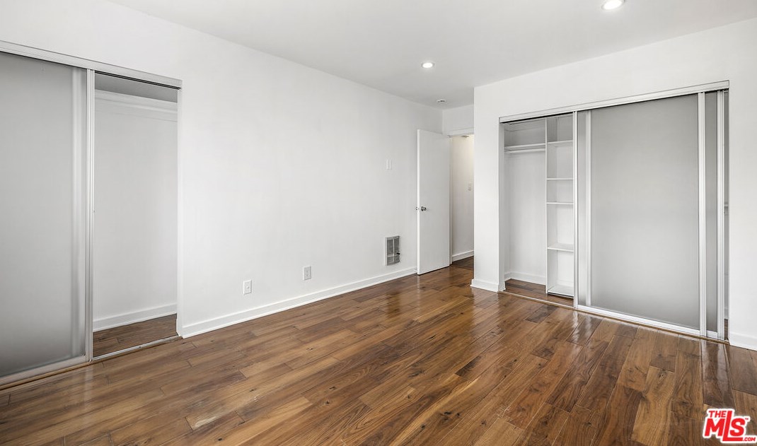 625 Flores St, Los Angeles CA  90048-2148 exterior