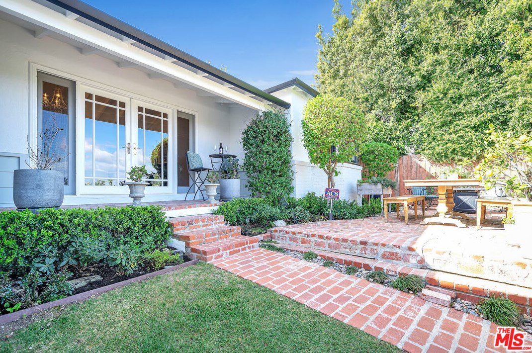 13818 Valley Vista Blvd, Van Nuys, CA 91423