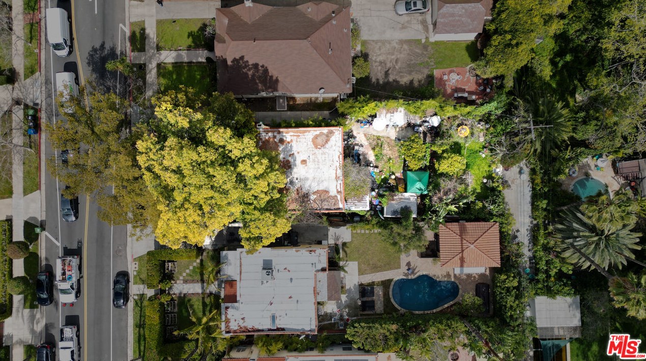 912 Highland, Los Angeles CA  90019-1733 exterior