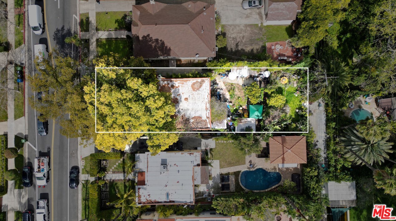 912 Highland, Los Angeles CA  90019-1733 exterior