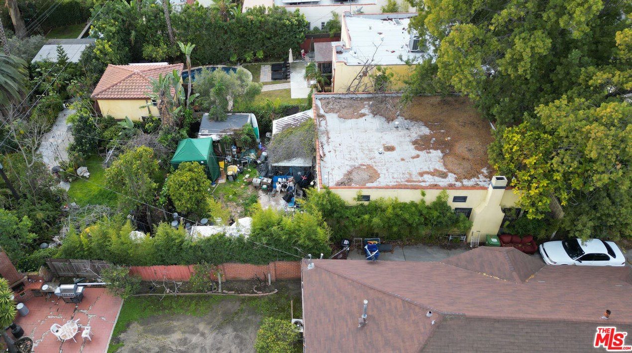 912 Highland, Los Angeles CA  90019-1733 exterior