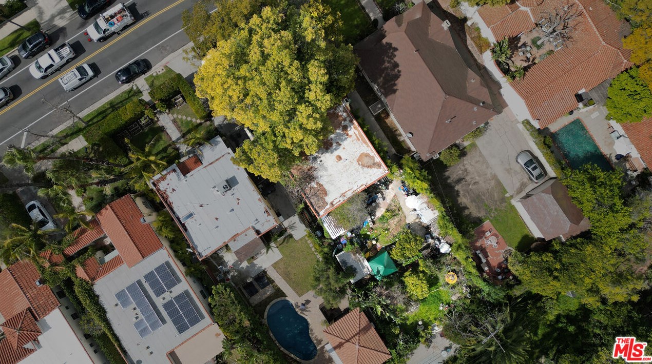 912 Highland, Los Angeles CA  90019-1733 exterior