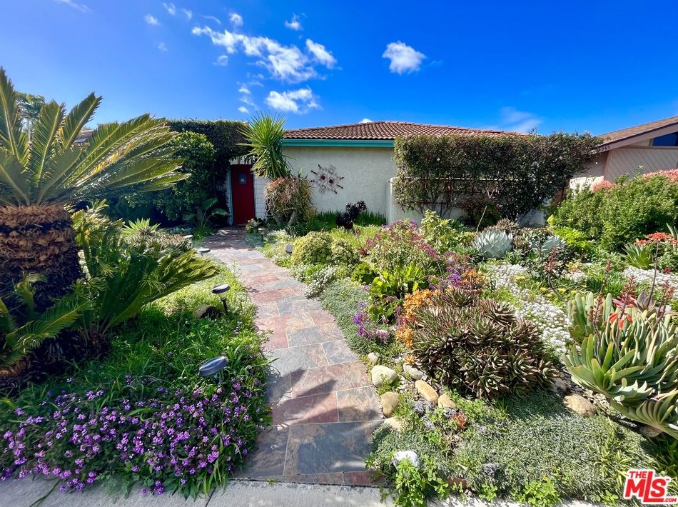 937 Fairchild Ave, Camarillo, CA 93010-4620