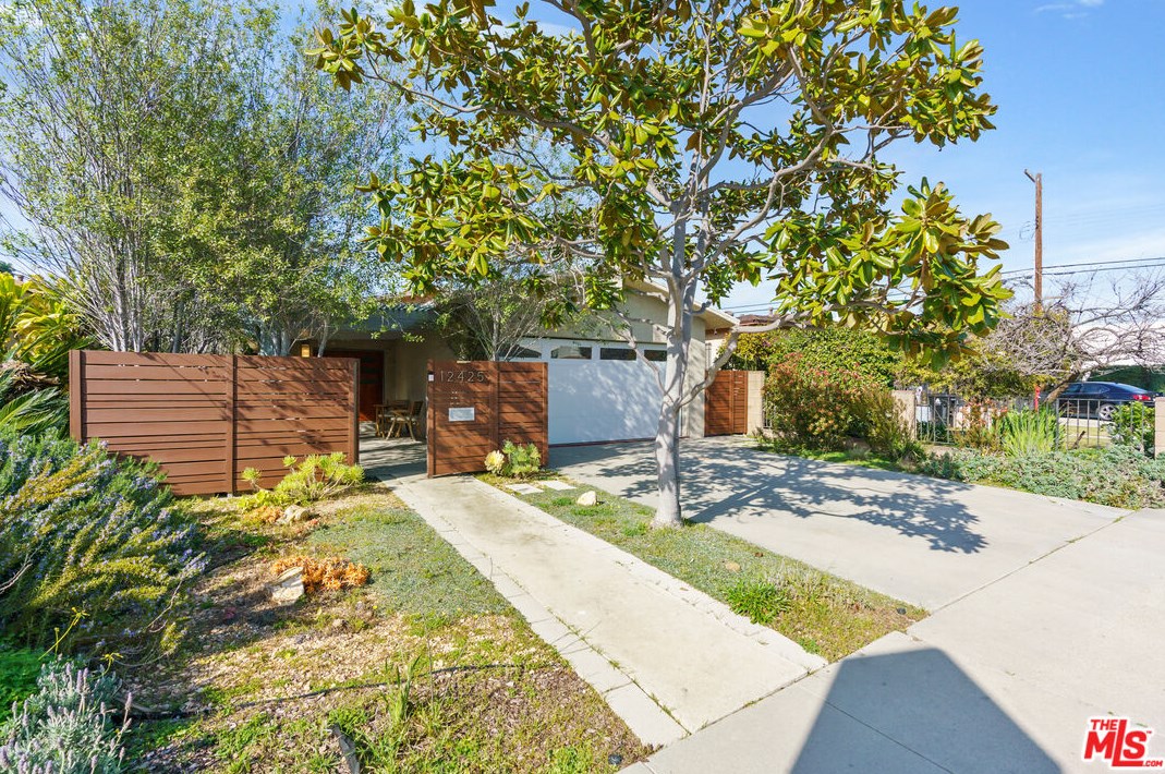 12425 Allin St, Los Angeles, CA 90066-6805