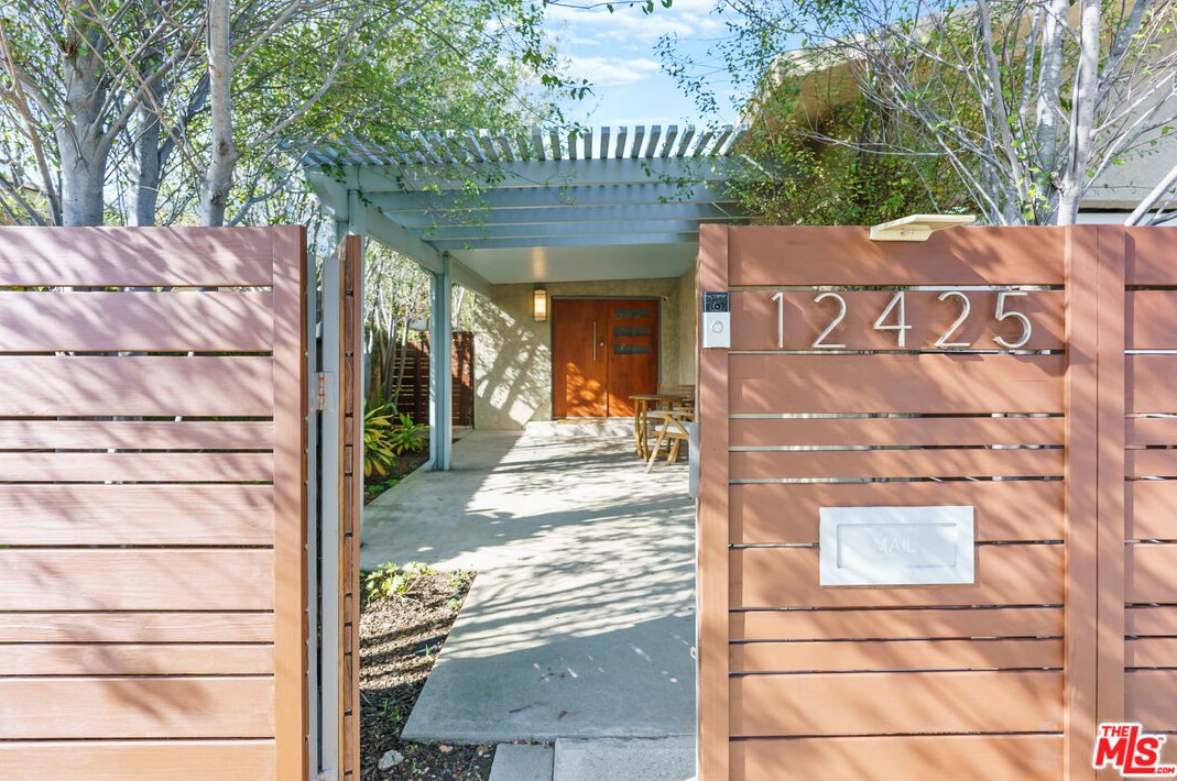 12425 Allin St, Los Angeles CA  90066-6805 exterior