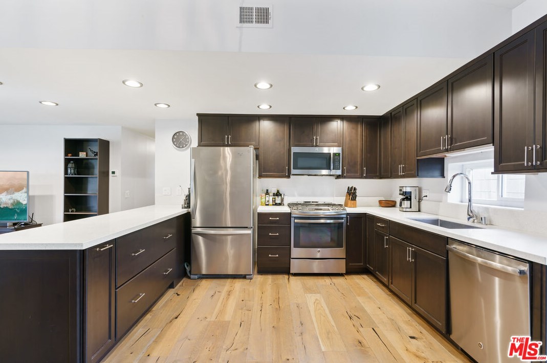 12425 Allin St, Los Angeles CA  90066-6805 exterior