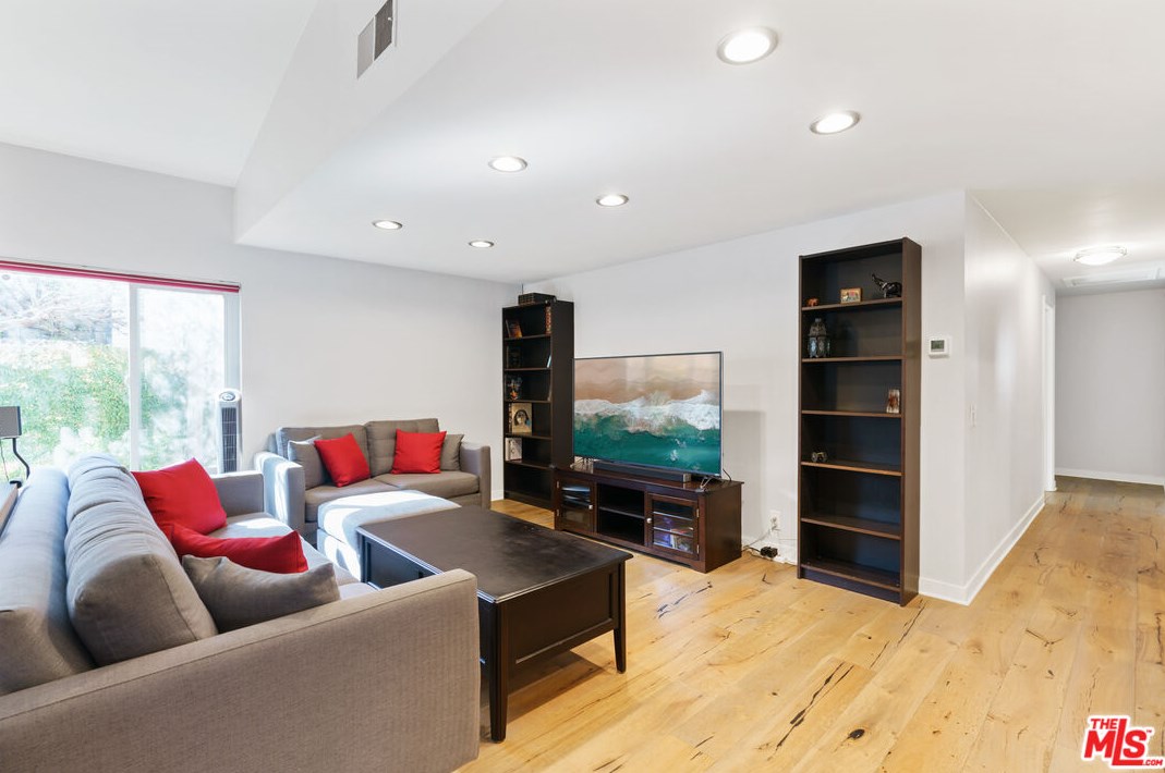 12425 Allin St, Los Angeles CA  90066-6805 exterior