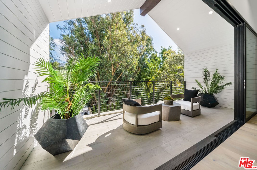 7932 Woodrow Wilson Dr, Los Angeles CA  90046-1216 exterior