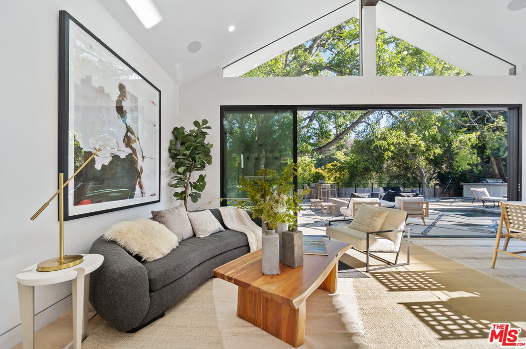 7932 Woodrow Wilson Dr, Los Angeles CA  90046-1216 exterior