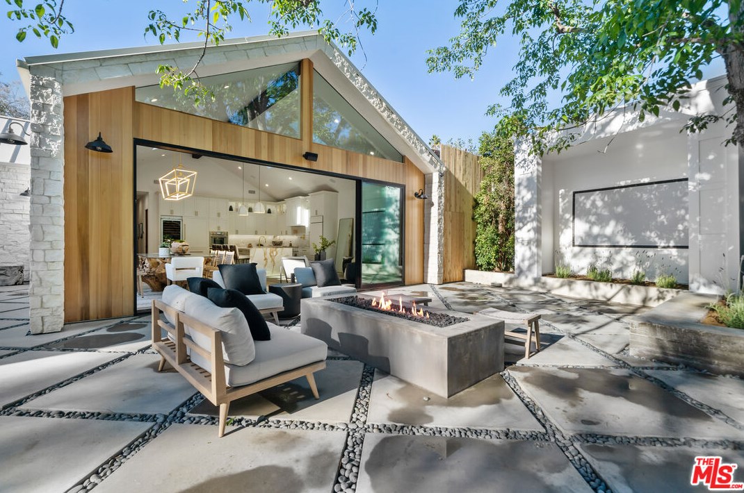 7932 Woodrow Wilson Dr, Los Angeles CA  90046-1216 exterior