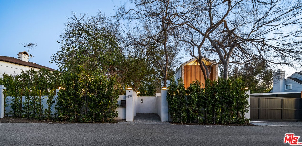 7932 Woodrow Wilson Dr, Los Angeles CA  90046-1216 exterior