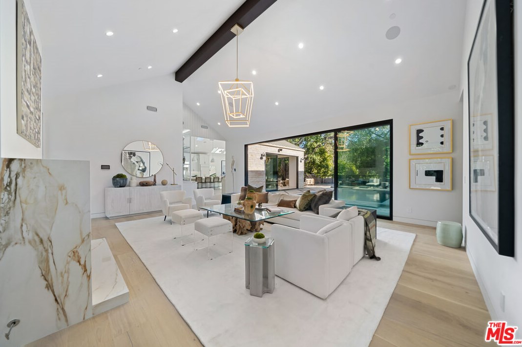 7932 Woodrow Wilson Dr, Los Angeles CA  90046-1216 exterior