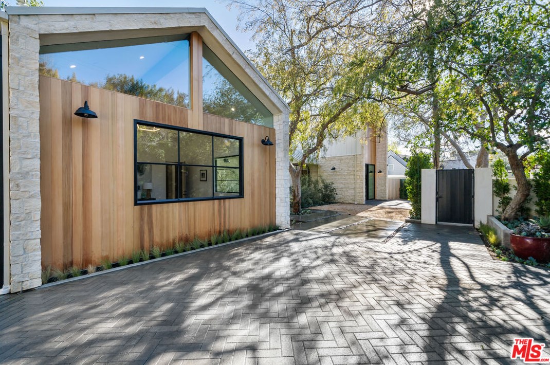 7932 Woodrow Wilson Dr, Los Angeles CA  90046-1216 exterior