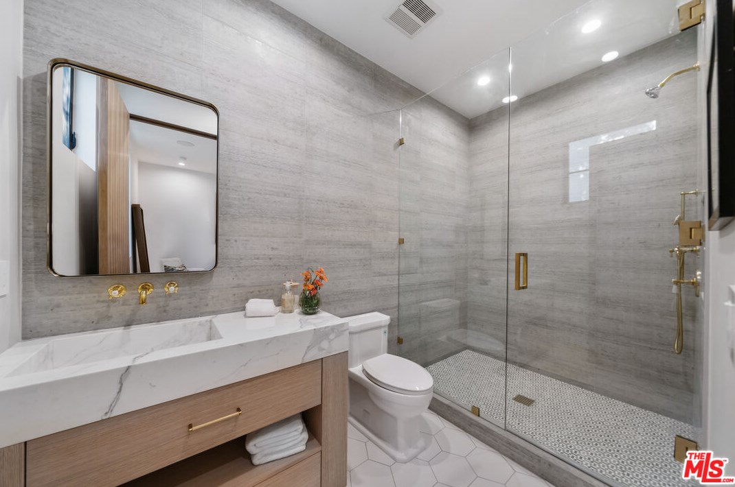 7932 Woodrow Wilson Dr, Los Angeles CA  90046-1216 exterior