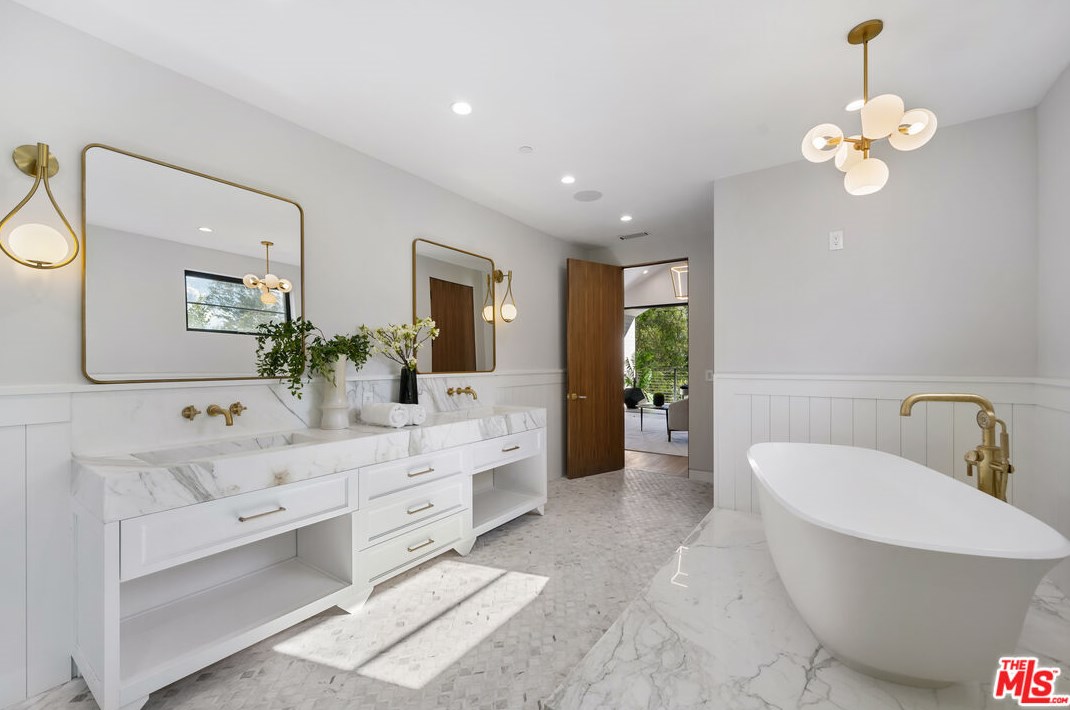 7932 Woodrow Wilson Dr, Los Angeles CA  90046-1216 exterior