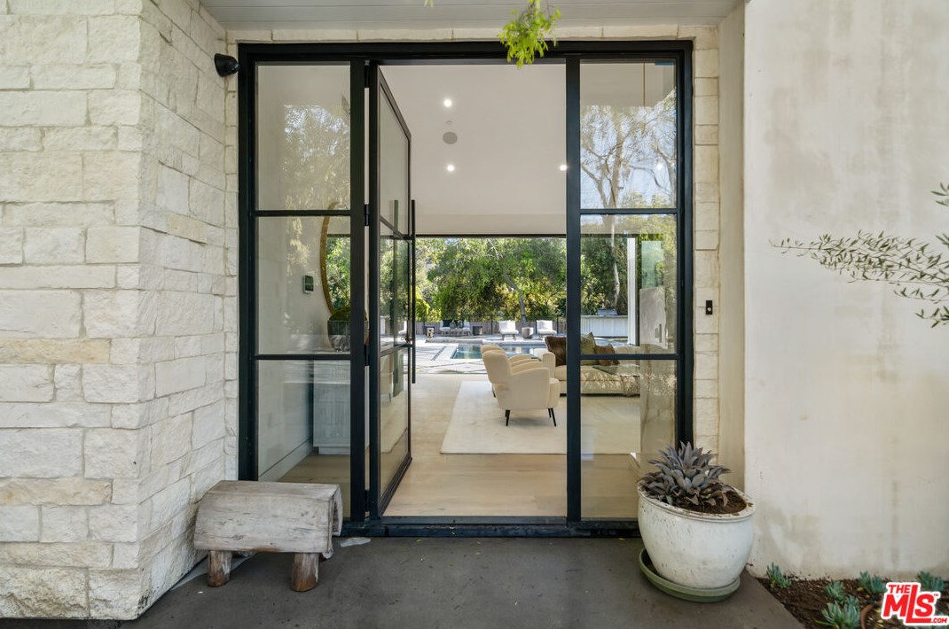 7932 Woodrow Wilson Dr, Los Angeles CA  90046-1216 exterior